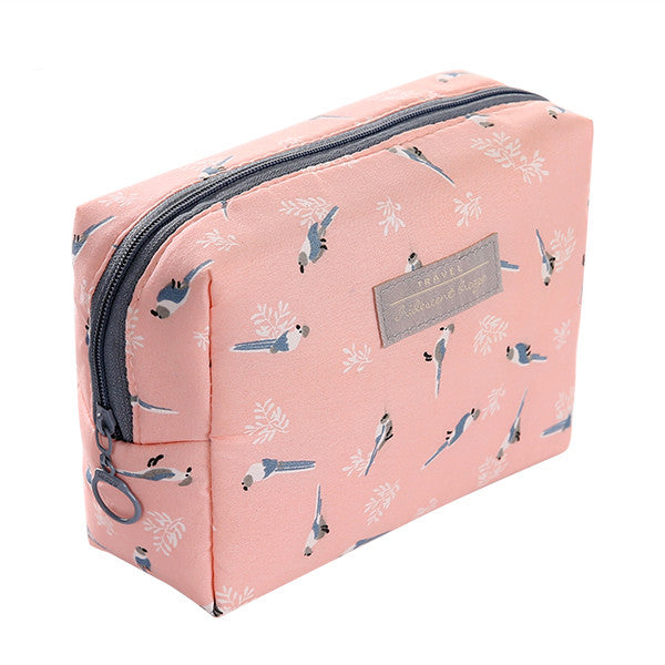 Necessaire feminina de viagem com estampa floral